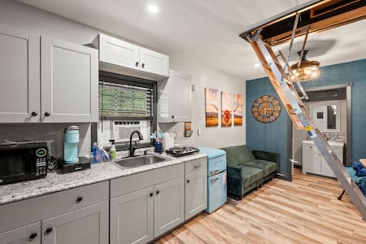 5 Tiny Town + Monthly + Utilities + Comfy Stay photo 5