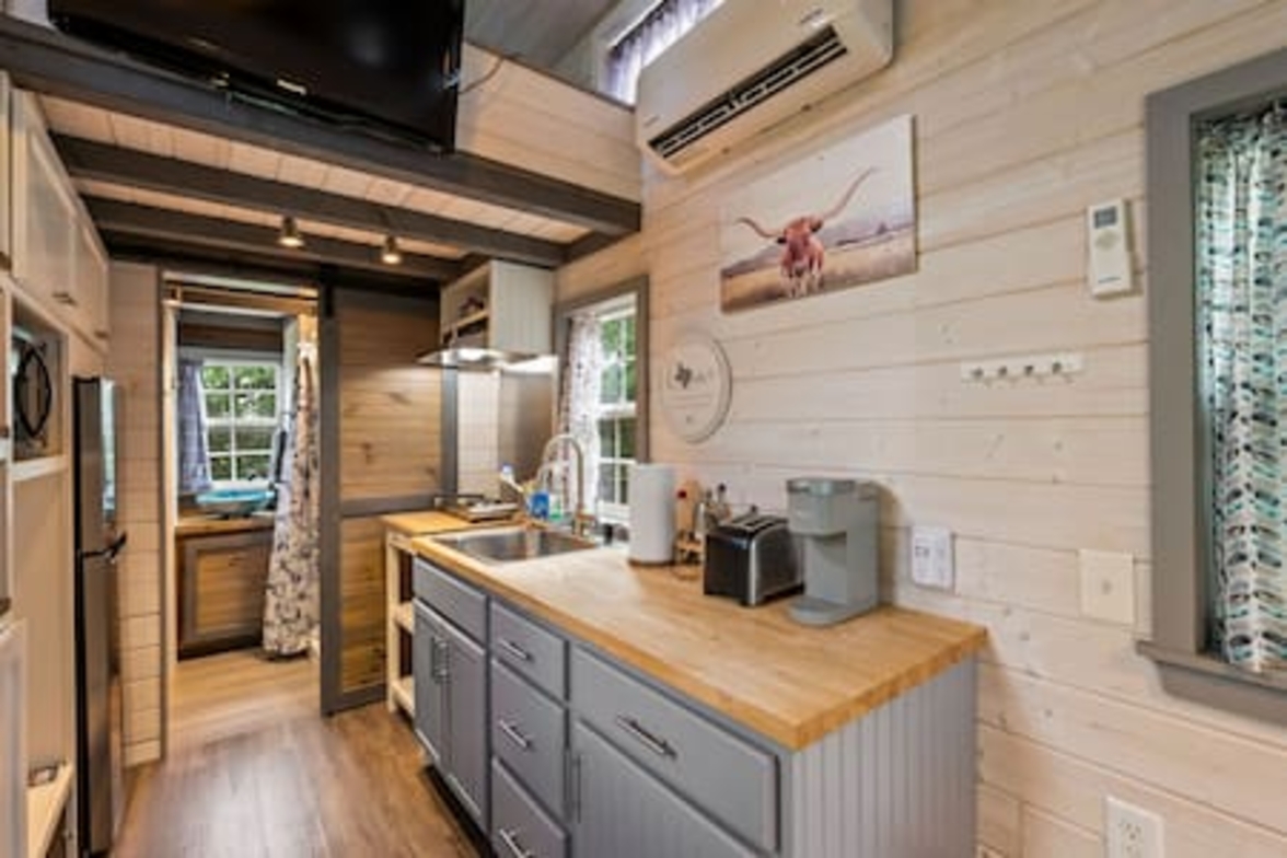 4 Tiny Town + Monthly + Utilities + Comfy Stay photo 2