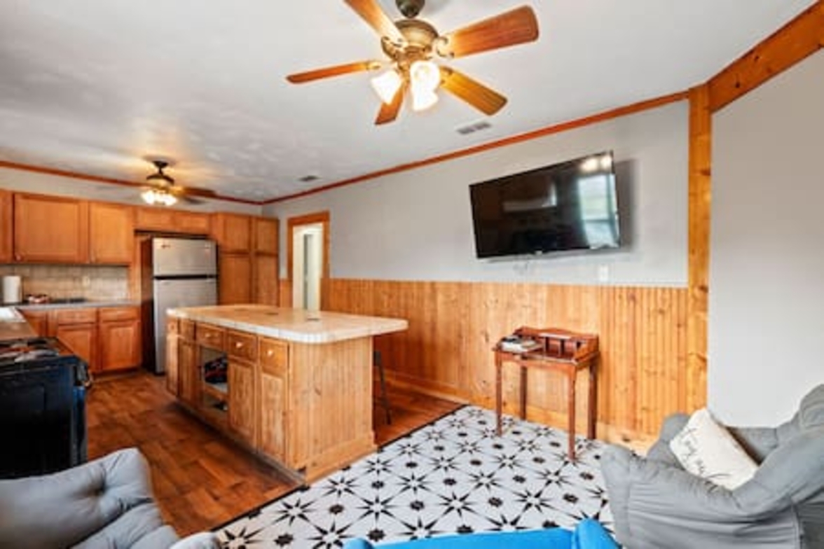 7 Tiny Town + Monthly + Utilities + Comfy Stay photo 4