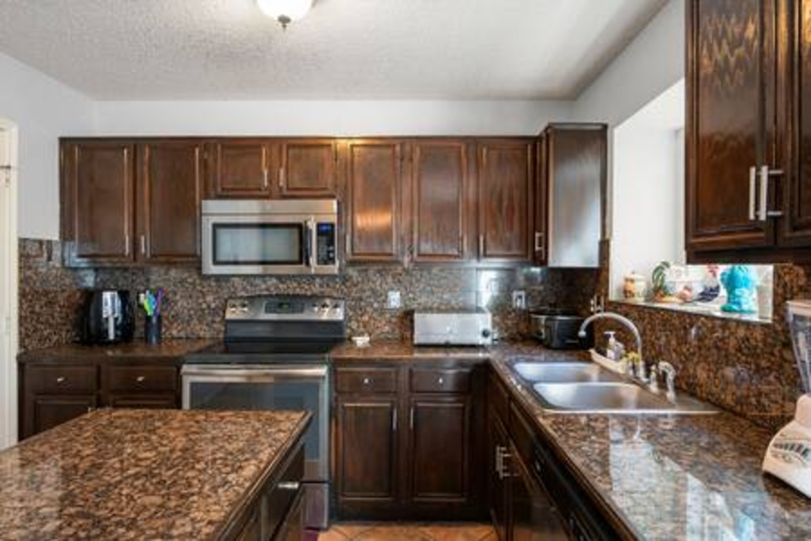 Epic Stay Pool + Fire Pit + *Location* photo 4