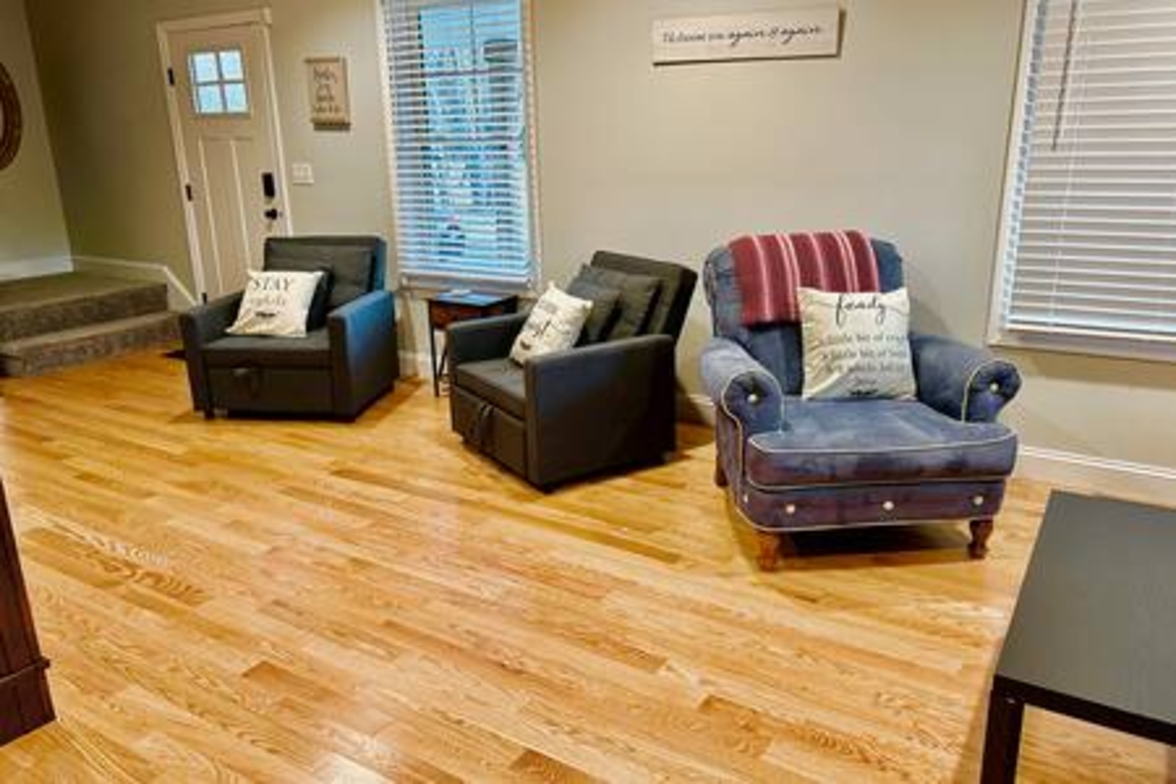  Maplewood Retreat: Nearby Kingston Lake | Monthly photo 4