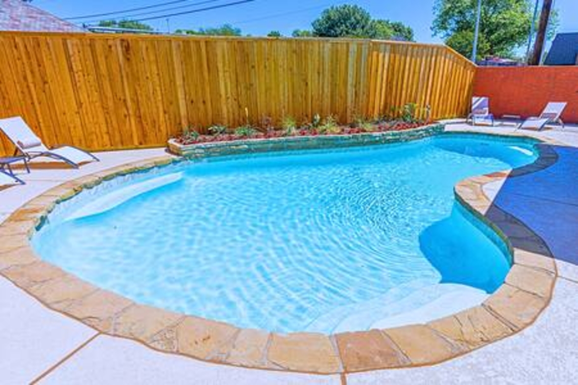 * Location + Monthly + Wifi + Pool + Pet photo 1