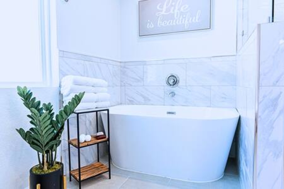 * Location + Monthly + Wifi + Pool + Pet photo 2